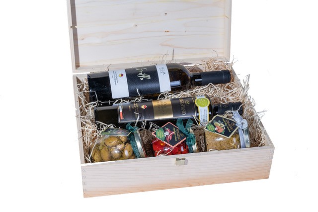 Small chest of Sicilian salty products
