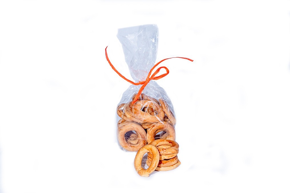 Ring-shaped biscuits “alla siciliana”