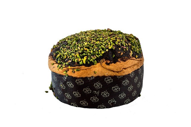 Pandorato Gaspanotto covered with dark chocolate with pistachio grains